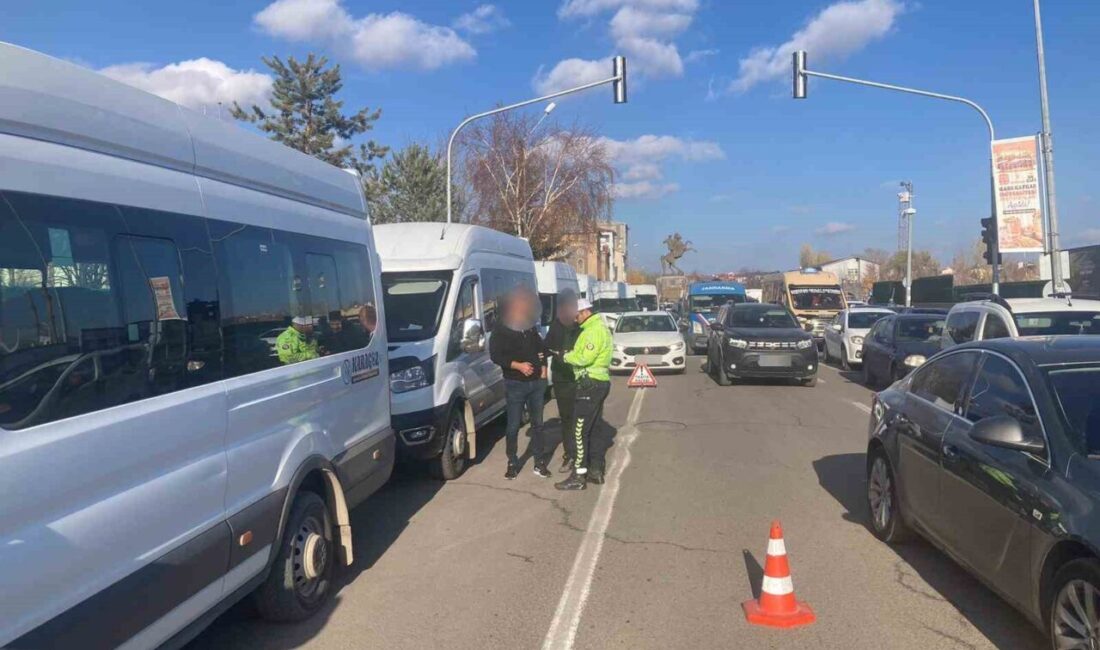 Öğrenci Taşımacılığında Güvenlik İçin Denetimlerde Artış Sağlandı Yeni öğretim yılıyla birlikte, okul servislerinin güvenliği için denetimler artırıldı.