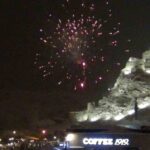 Kars’ta yeni yıl, kentin havasına uygun görüntülerle karşılandı. Soğuk hava, vatandaşları Bedesten bölgesine yönlendirdi.