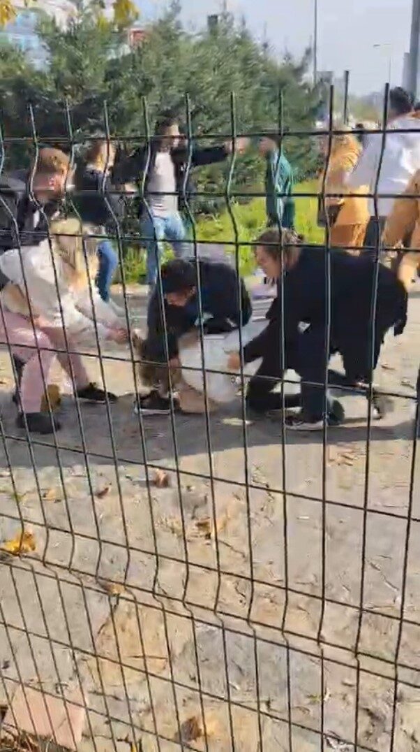 Kartal Anadolu Adalet Sarayı Önünde İki Aile Arasında Darp ve Arbede Yaşandı