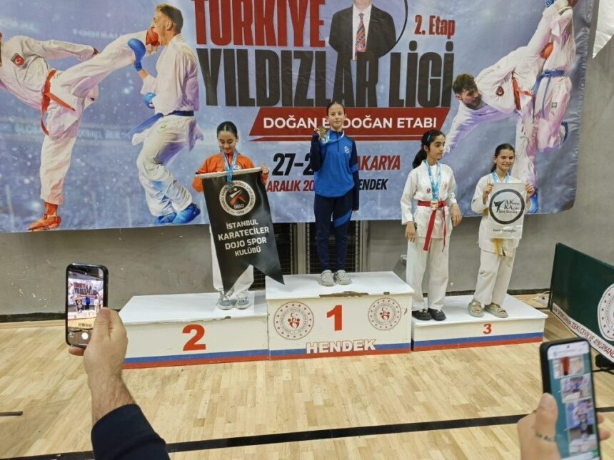 Sakarya’da gerçekleştirilen Türkiye Minikler ve Yıldızlar Karate Ligi 2. Bölge müsabakalarında Kartepe Belediyespor, 9 madalya ile döndü.