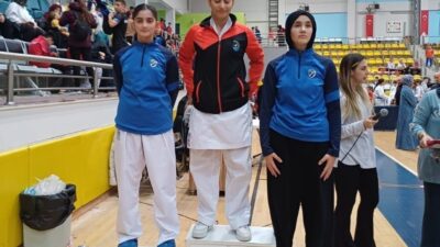Kocaeli Karate Gelişim Ligi 2. Ayak Müsabakaları'nda Kartepe Belediyespor sporcuları