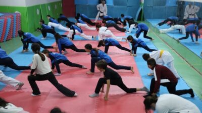 Kartepe Belediyesi, çocukları ve gençleri spora yönlendirmek için düzenlediği ücretsiz