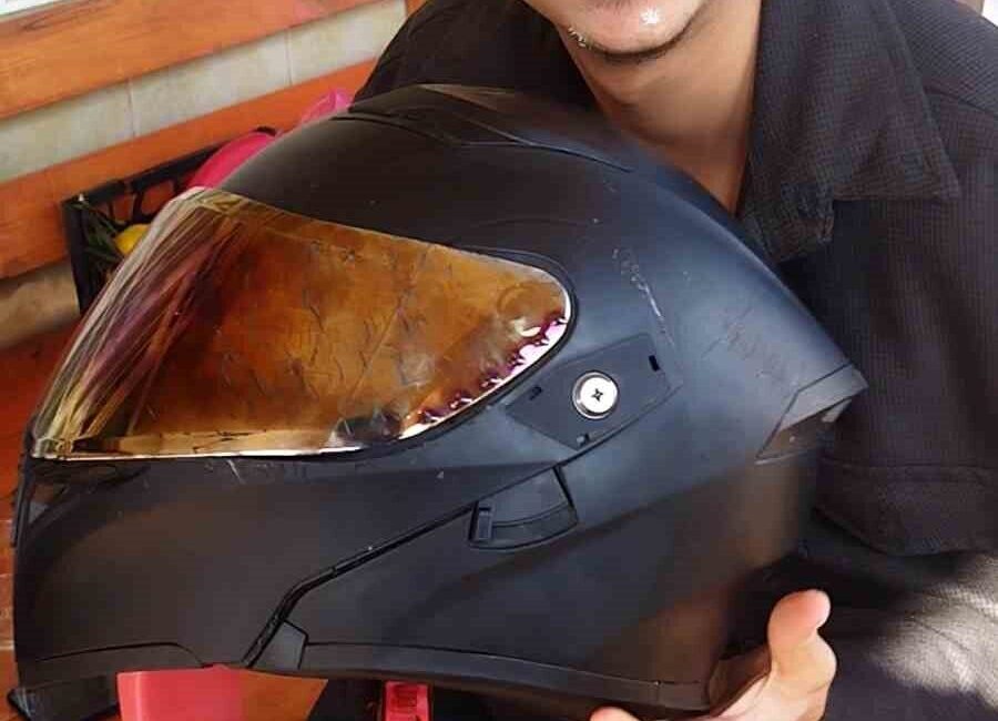 Hatay’da Motosiklet Kazası Geçiren Genç, Kaskın Hayati Rolünü Vurguladı Hatay’da 17 yaşındaki O.K. yönetimindeki motosiklet, otomobille çarpıştı. Köprücük kemiği