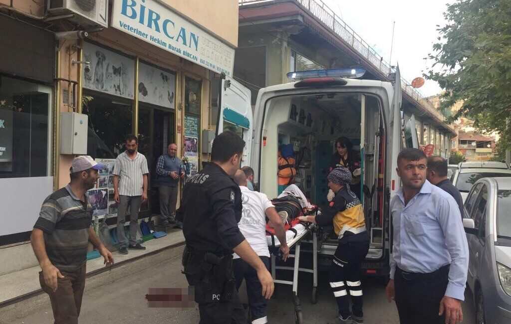 Tosya’da Balkondan Düşen Genç Kızın Ölümüyle İlgili Soruşturma Devam Ediyor Kastamonu'nun Tosya ilçesinde 3. kat balkonundan düşerek hayatını kaybeden 18