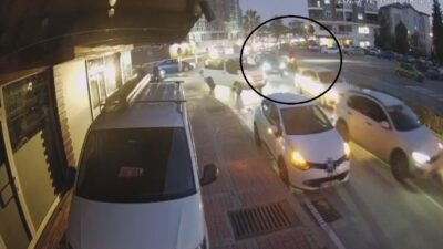 Antalya'nın Manavgat ilçesinde motosiklet ile otomobilin çarpıştığı kazada, motosiklet sürücüsü