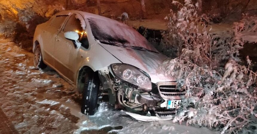 Bursa’nın İnegöl ilçesinde hafif ticari araç ile otomobil çarpıştı, 3’ü çocuk 7 kişi yaralandı.