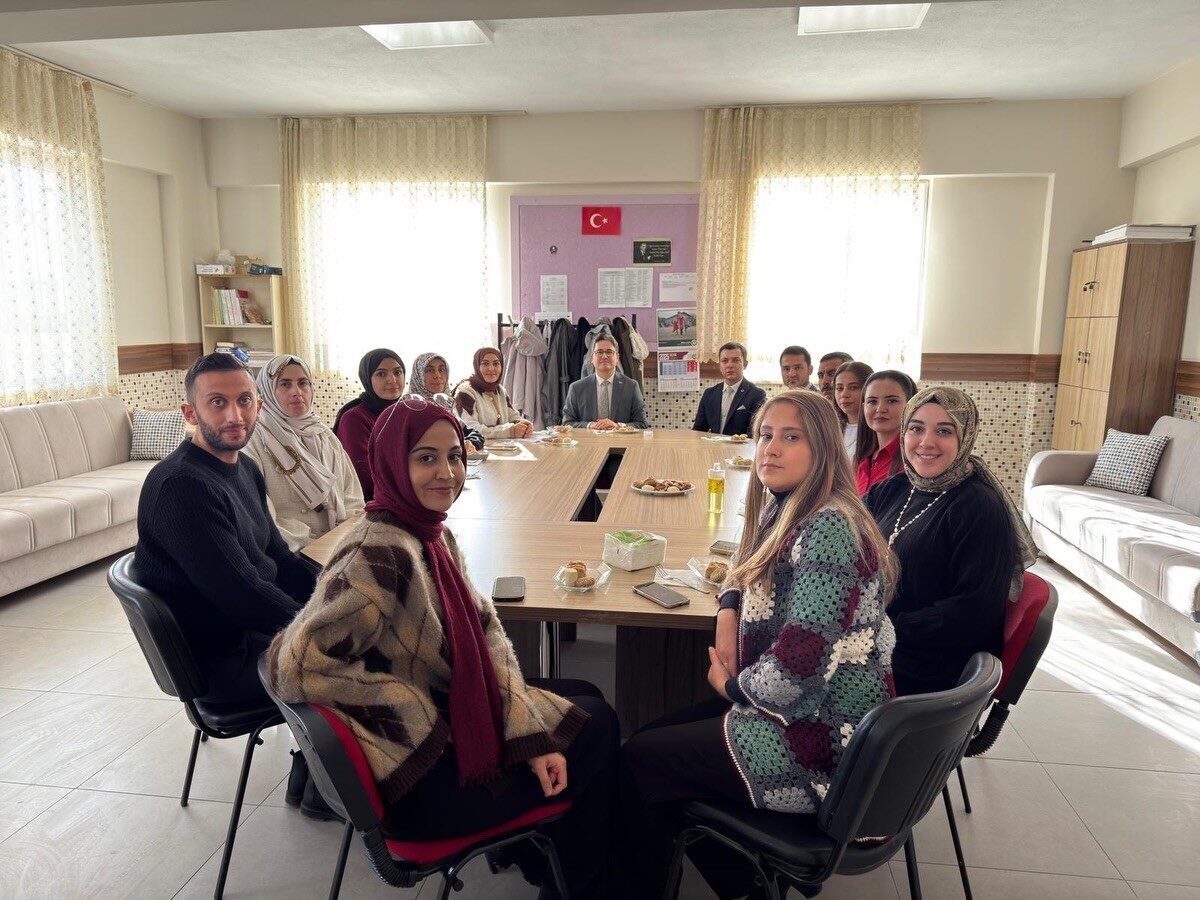 Kemaliye Kaymakamı Emirhan Arıkan, köy ziyaretleri çerçevesinde Topkapı köyünü ziyaret