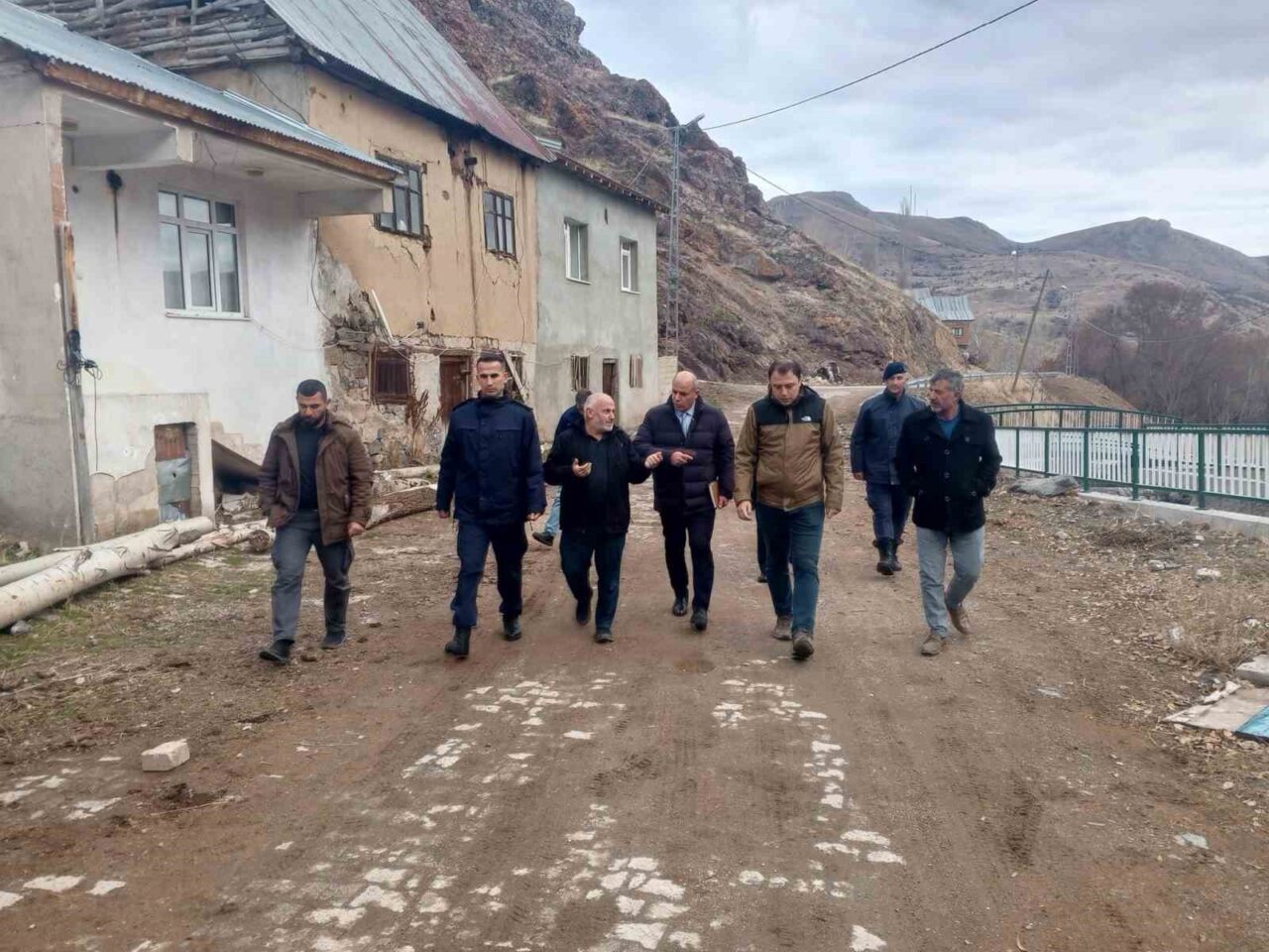 Aydıntepe Kaymakamı Ertuğrul Bayram, Pınargözü ve Alaca köylerini ziyaret ederek