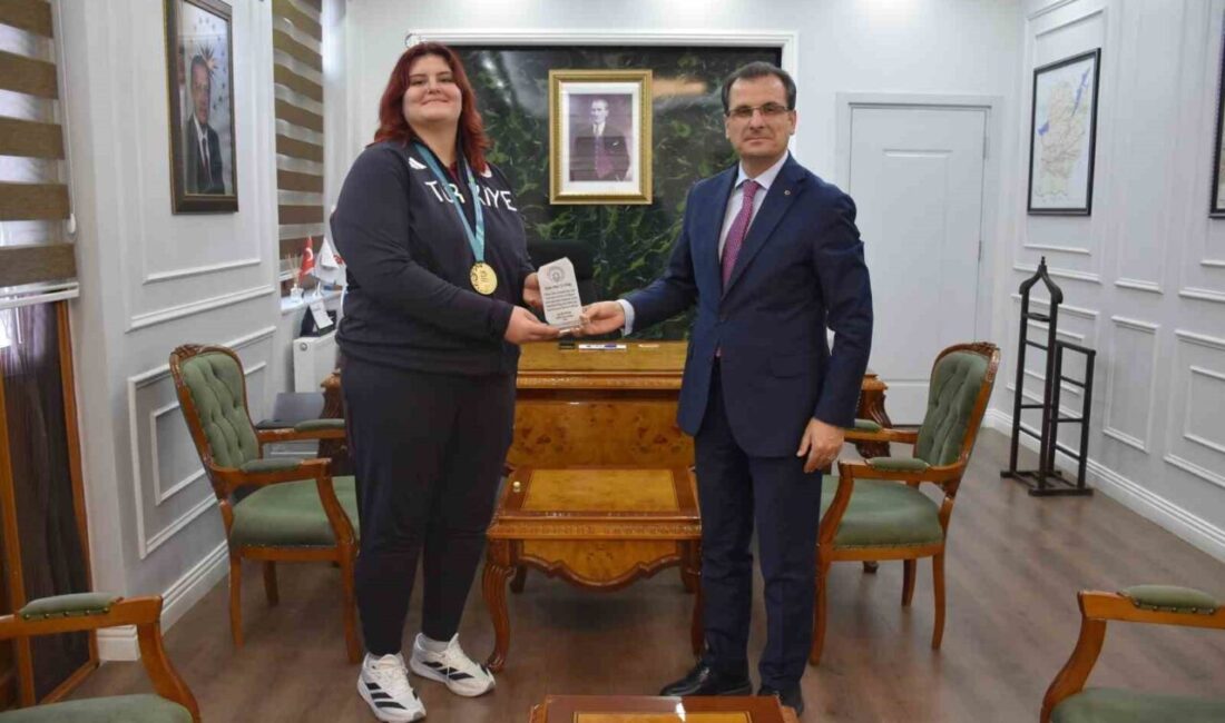 Hilal Öztürk, Riyad’da Altın Madalya Kazandıktan Sonra Kaymakam Güldoğan’ı Ziyaret Etti Riyad'da düzenlenen 2025 İslami Dayanışma Oyunları'nda judo +78 kg'da altın