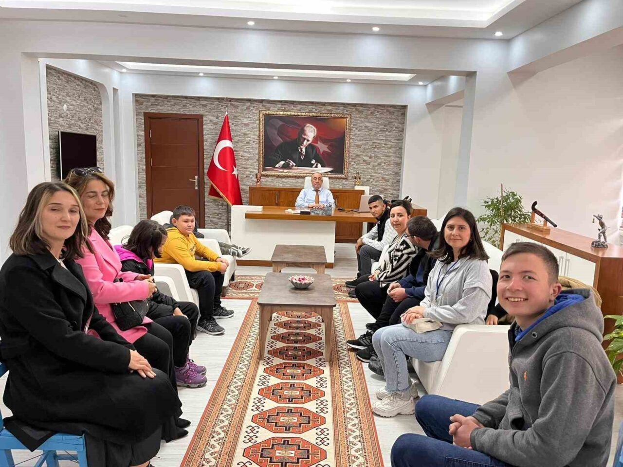 3 Aralık Dünya Engelliler Günü dolayısıyla Yatağan Kaymakamı Turgay İlhan,