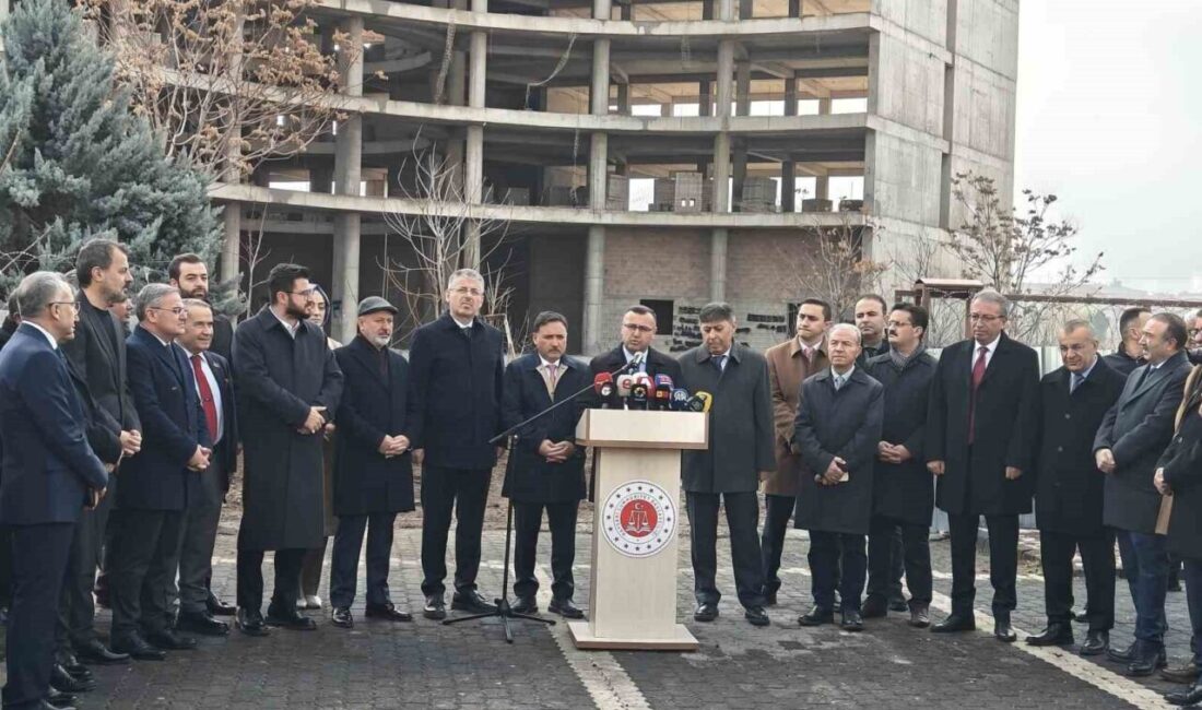 Kayseri Adliyesi’ne Ek Hizmet Binası Kazandırıldı: Vali Çiçek, Adaletin En İyi Şartlarda Sağlanması Gerektiğini Vurguladı Kayseri Adliyesi'nin ek hizmet binası tanıtıldı. Vali Gökmen Çiçek, adaletin