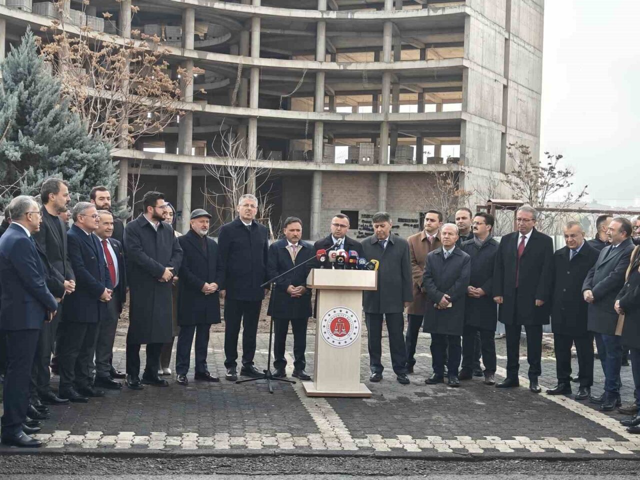 Kayseri Adliyesi'nin ek hizmet binası tanıtıldı. Vali Gökmen Çiçek, adaletin