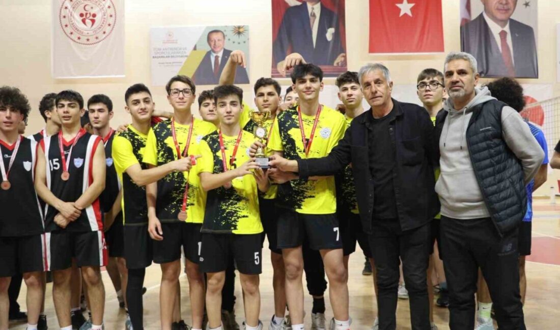 Genç Erkekler Voleybol A İl Birinciliği Final Müsabakaları Kayseri’de Tamamlandı Kayseri'de düzenlenen Okul Sporları Voleybol Genç Erkekler A İl Birinciliği