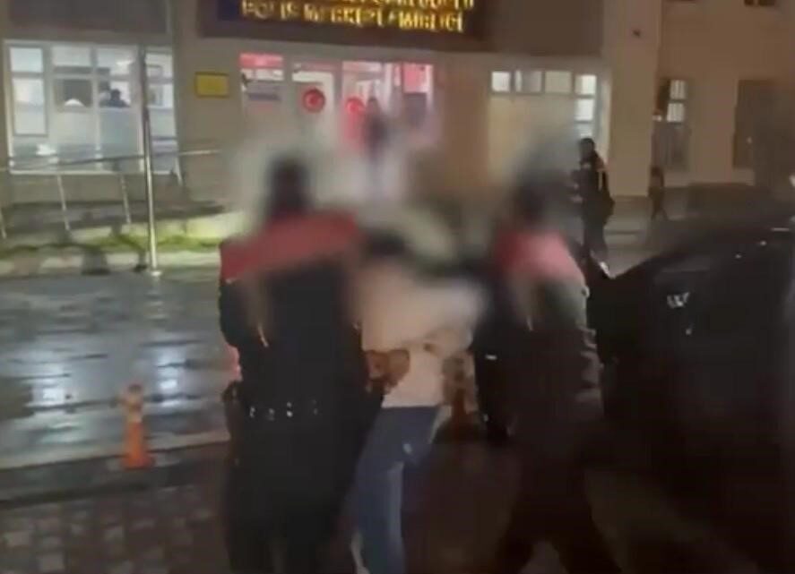 Kayseri'de polisin dur ihtarına uymayan İ.S.T., kaçarken 3 polis aracına