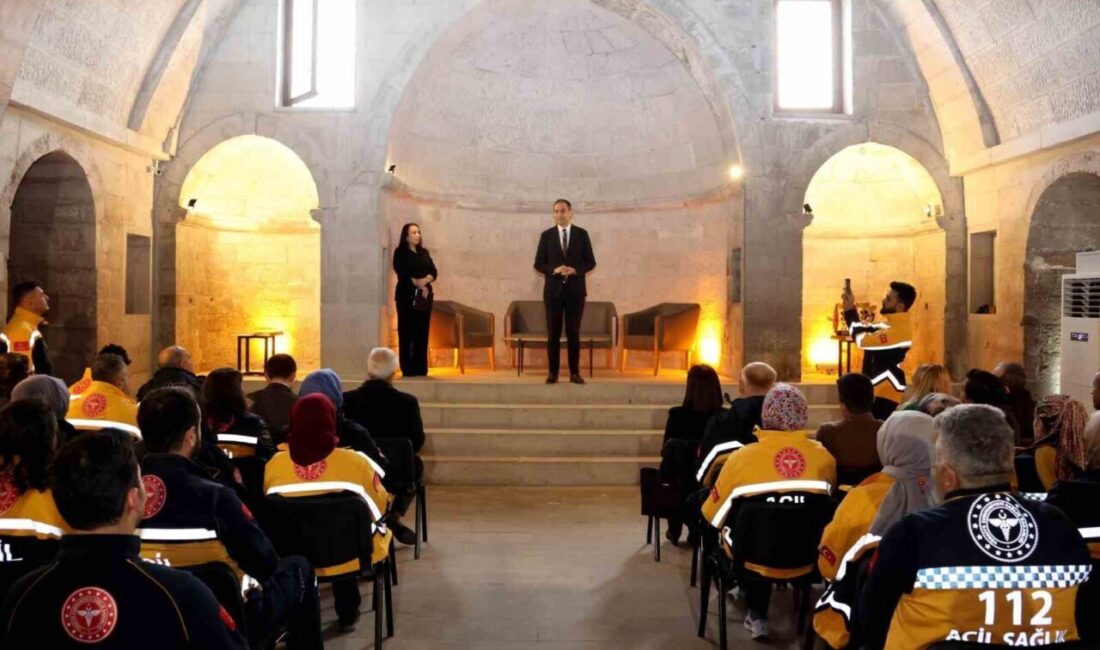 Kayseri'de Acil Sağlık Hizmetleri Haftası etkinlikleri kapsamında düzenlenen Ambulans Rallisi,