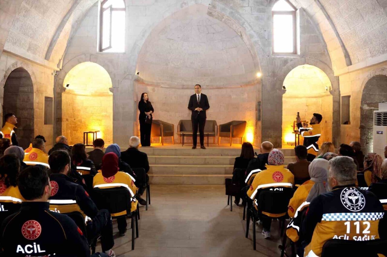 Kayseri'de Acil Sağlık Hizmetleri Haftası etkinlikleri kapsamında düzenlenen Ambulans Rallisi,