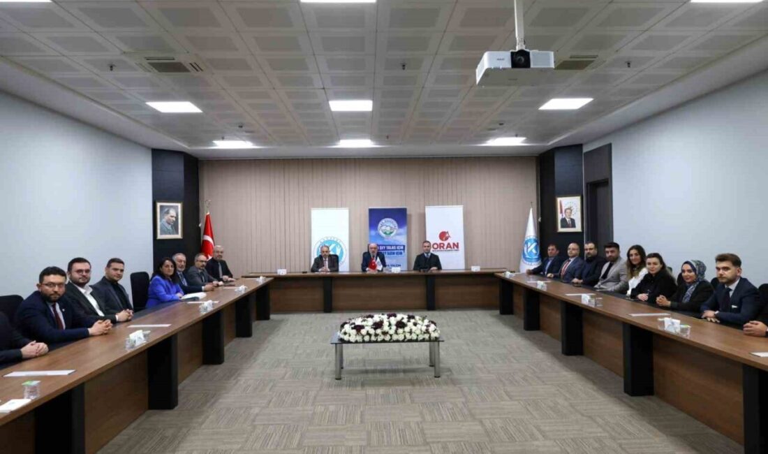 Talas Belediyesi ve Kayseri Üniversitesi İşbirliğiyle Gerçekleştirilen Dijital Görselleştirme Eğitimi Sertifika Töreniyle Sona Erdi Talas Belediyesi, ORAN Kalkınma Ajansı ve Kayseri Üniversitesi iş birliğiyle