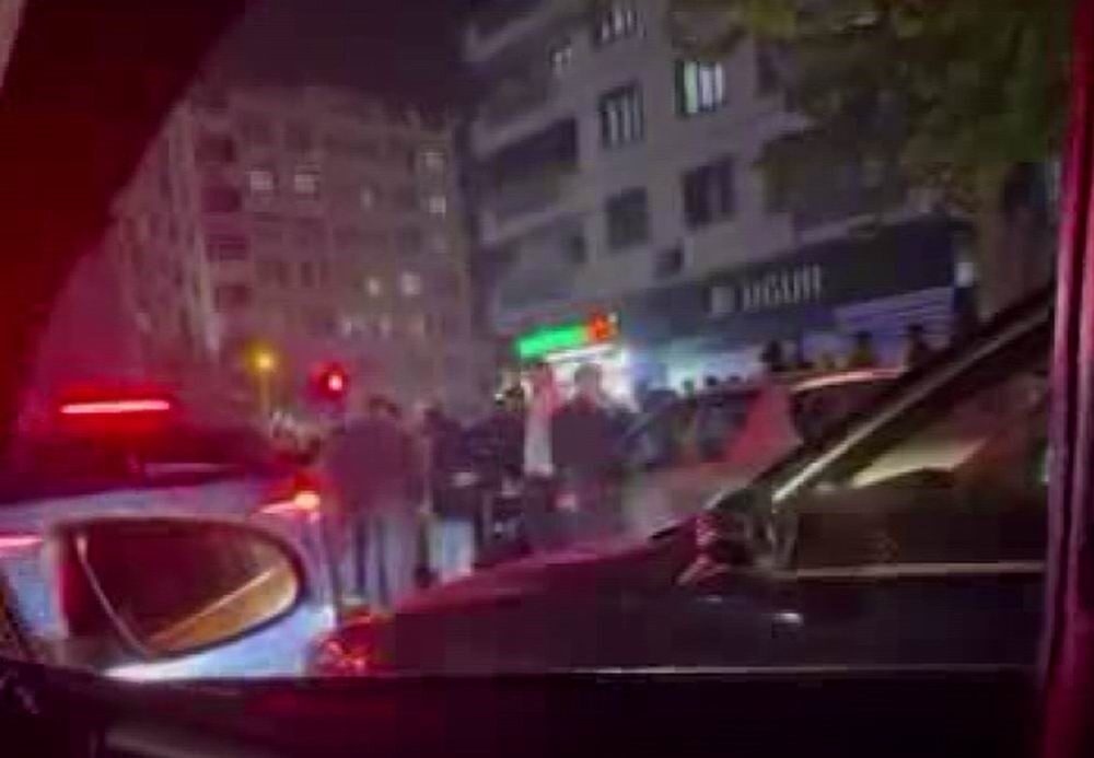 Diyarbakır’da otomobil kazası sonrası kavga anları cep telefonuna yansıdı