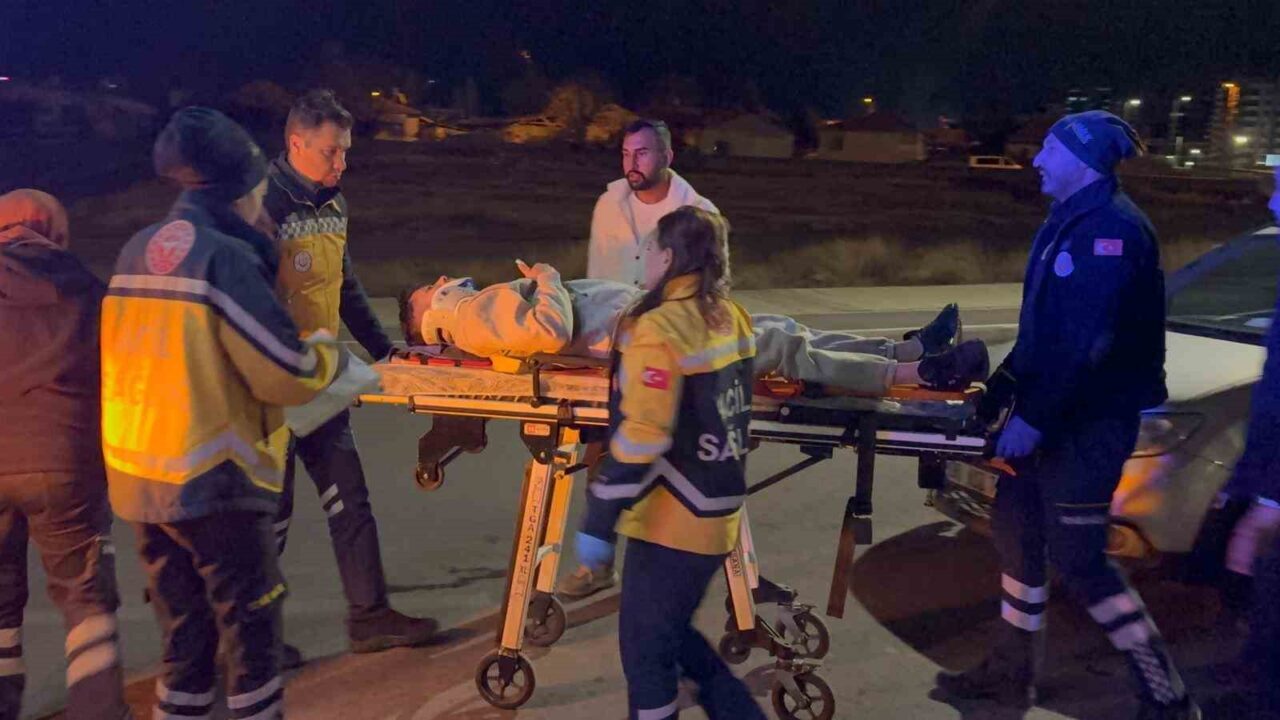 Kayseri'nin Melikgazi ilçesinde, Y.B. yönetimindeki otomobil ile E.T. idaresindeki taksinin