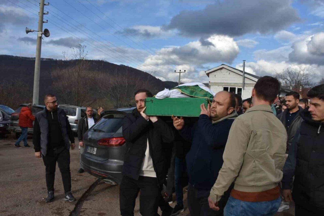 Sakarya’nın Hendek ilçesinde meydana gelen kazada ağır yaralanan 34 yaşındaki