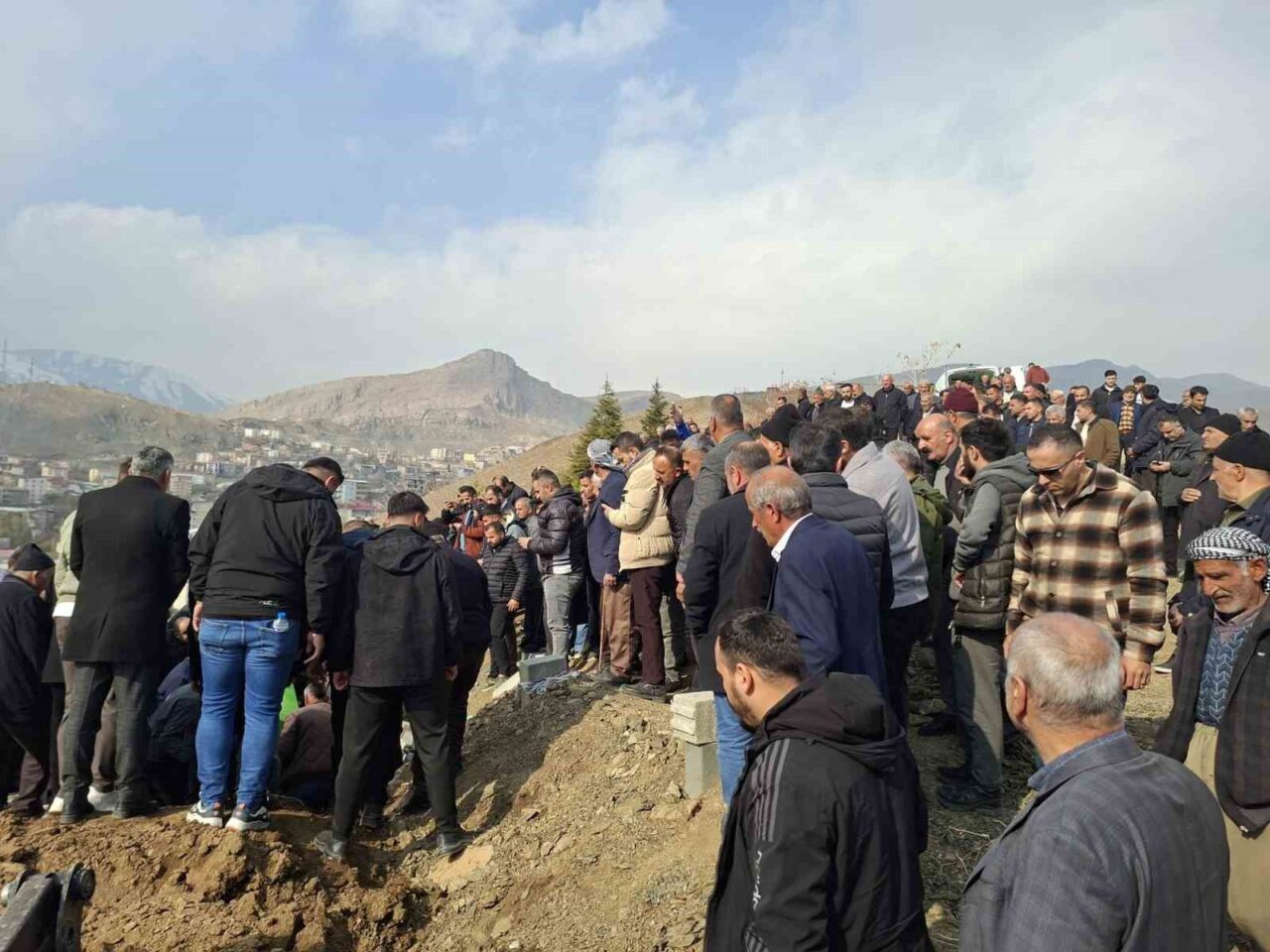 Van-Hakkari karayolunda meydana gelen kazada hayatını kaybeden gençler Cihat Durna,