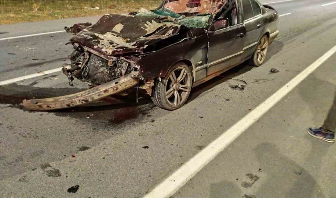 Afyonkarahisar’da Kontrolden Çıkan Otomobilin Tıra Çarpması Sonucu Genç Sürücü Ağır Yaralandı Afyonkarahisar'ın Bolvadin ilçesinde 22 yaşındaki B.E., direksiyon hakimiyetini kaybederek önündeki