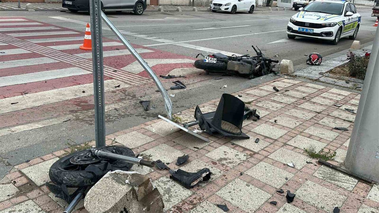 Karaman'ın Yunuskent Mahallesi'nde, Cezmi B.'nin kullandığı servis minibüsü, Ayşe Ü.'nün