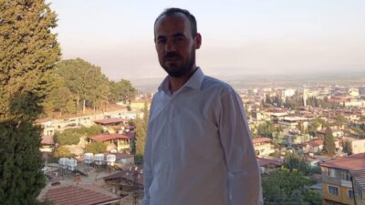 Manisa'nın Turgutlu ilçesinde meydana gelen kazada 40 yaşındaki otomobil sürücüsü