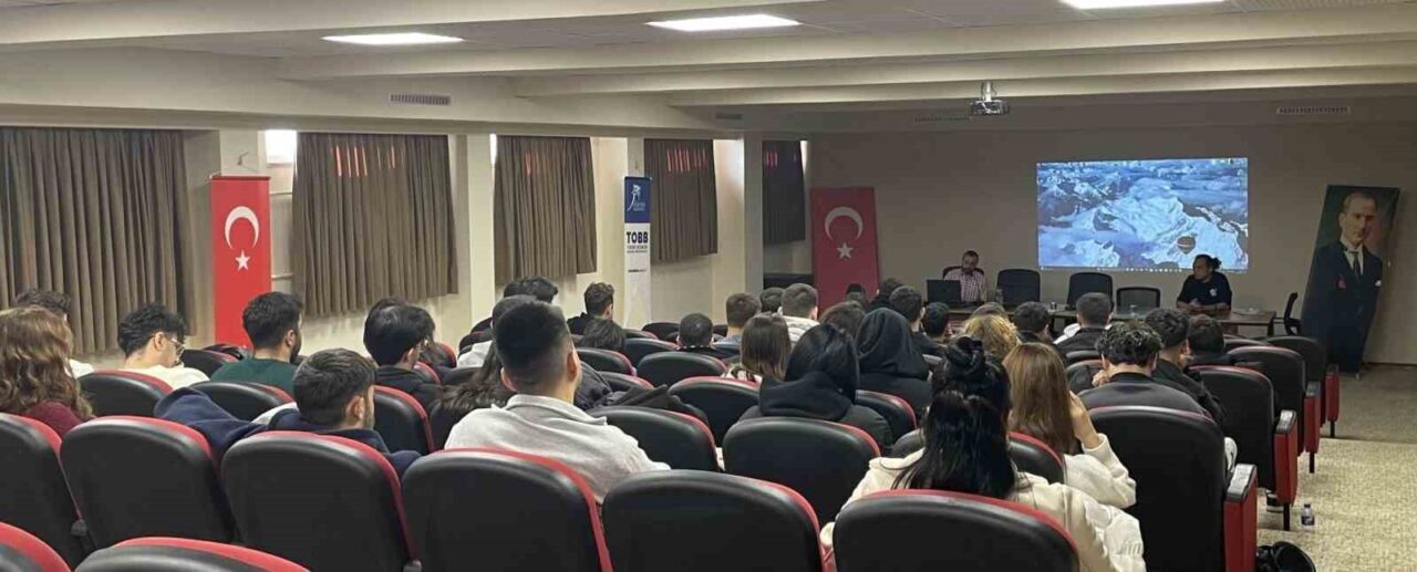Karabük Üniversitesi'nde, TOBB Meslek Yüksekokulu tarafından düzenlenen "Bilişimde Grafik ve