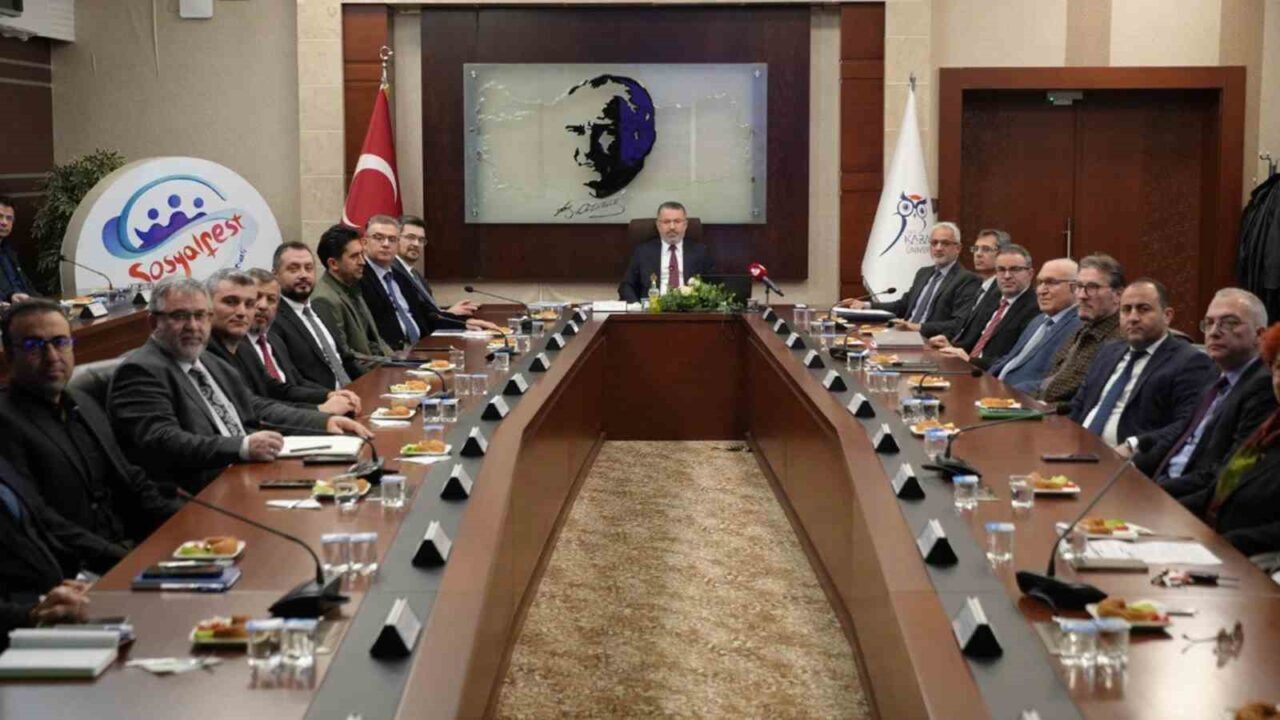 Karabük Üniversitesi'nin Aralık Ayı Senato Toplantısı'nda, Rektör Prof. Dr. Fatih