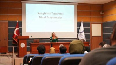 Karabük Üniversitesi, lisansüstü öğrencilere yönelik düzenlediği eğitim seminerlerinin beşinci oturumunda
