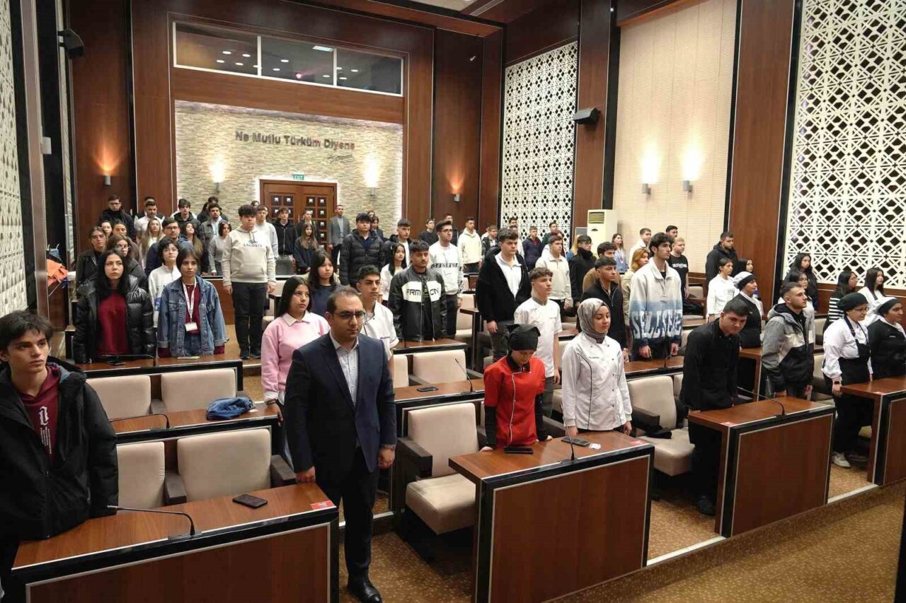 Keçiören Belediyesi, stajyer öğrencilere sağlık eğitimi düzenledi. Eğitim, İnsan Kaynakları