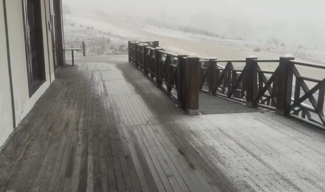 Keltepe Kayak Merkezi, Mevsimin İlk Kar Yağışı ile Bembeyaz Bir Görünüme Kavuştu Karabük’teki Keltepe Kayak Merkezi, mevsimin ilk kar yağışını aldı. Sabah