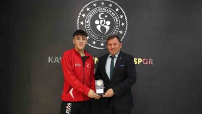 Dünya İkincisi olan Kenan Eren Kahraman, Kayseri Gençlik ve Spor