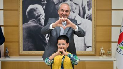 Kepez Belediye Başkanı Mesut Kocagöz, ilçede gerçekleştirilen göz sağlığı taramaları