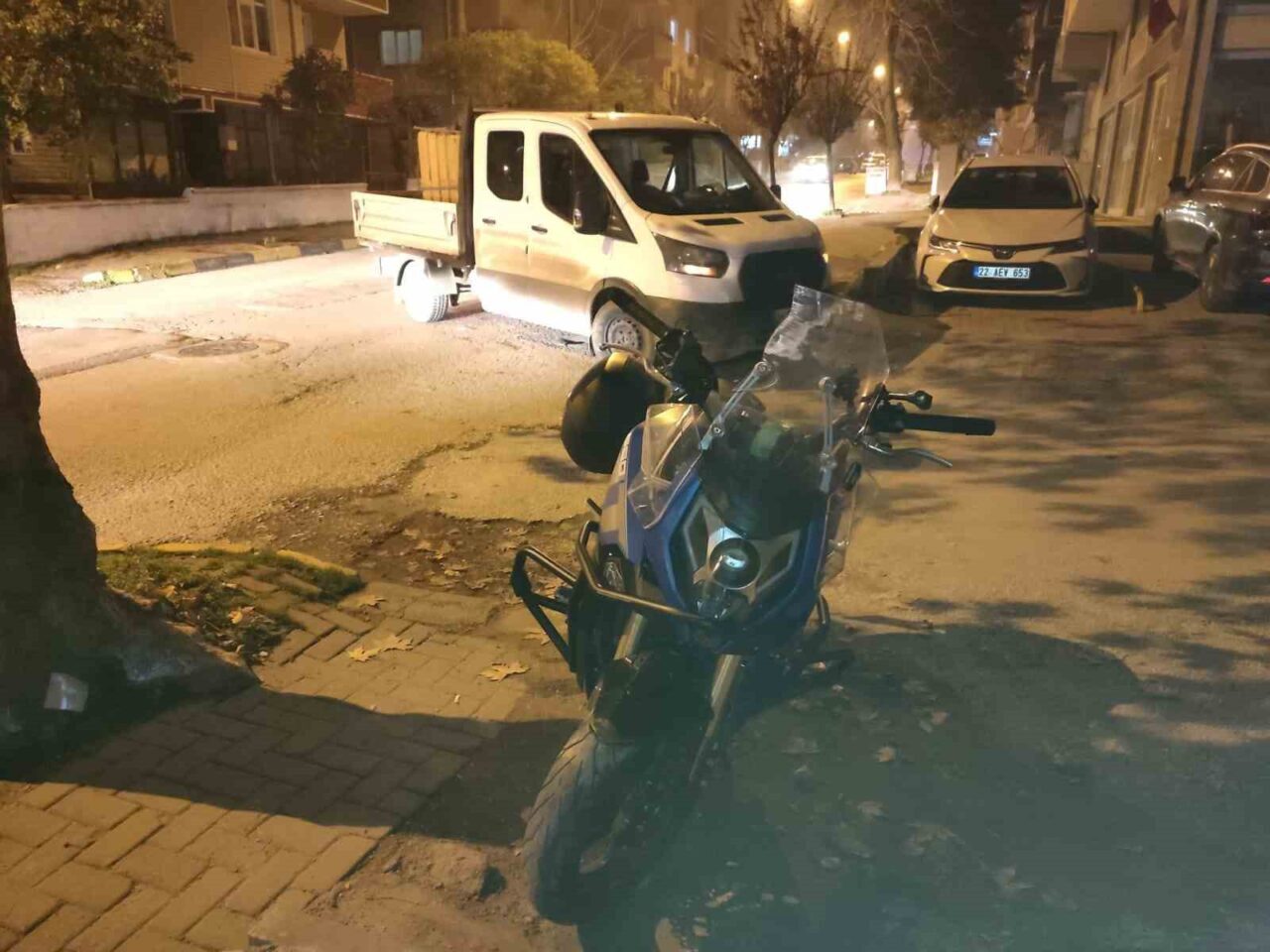Edirne'nin Keşan ilçesinde motosiklet ile kamyonetin çarpışması sonucu E.H. yaralandı.
