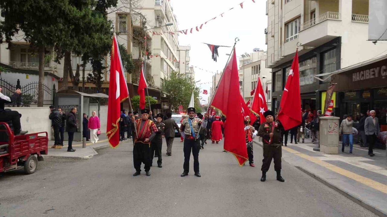 Kilis'in düşman işgalinden kurtuluşunun 104. yılı dolayısıyla düzenlenen kortej yürüyüşüne