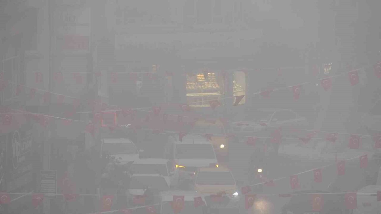 Kilis’te Sabah Saatlerinde Yoğun Sis, Görüş Mesafesini Olumsuz Etkiledi