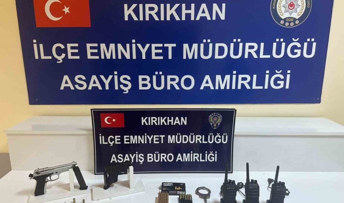Kırıkhan’da Şüpheli İki Kişiden Ruhsatsız Silah ve Mermiler Ele Geçirildi Hatay'ın Kırıkhan ilçesinde V.D. ve E.A.Y. isimli iki kişinin üst