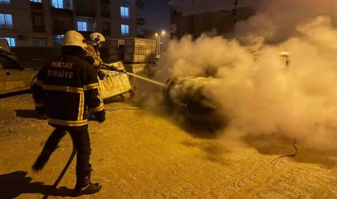 Kırıkhan’da Park Halindeki Ticari Araçta Yangın Çıktı, İtfaiye Ekipleri Müdahale Etti Hatay'ın Kırıkhan ilçesinde park halindeki hafif ticari araç, kaputundan duman