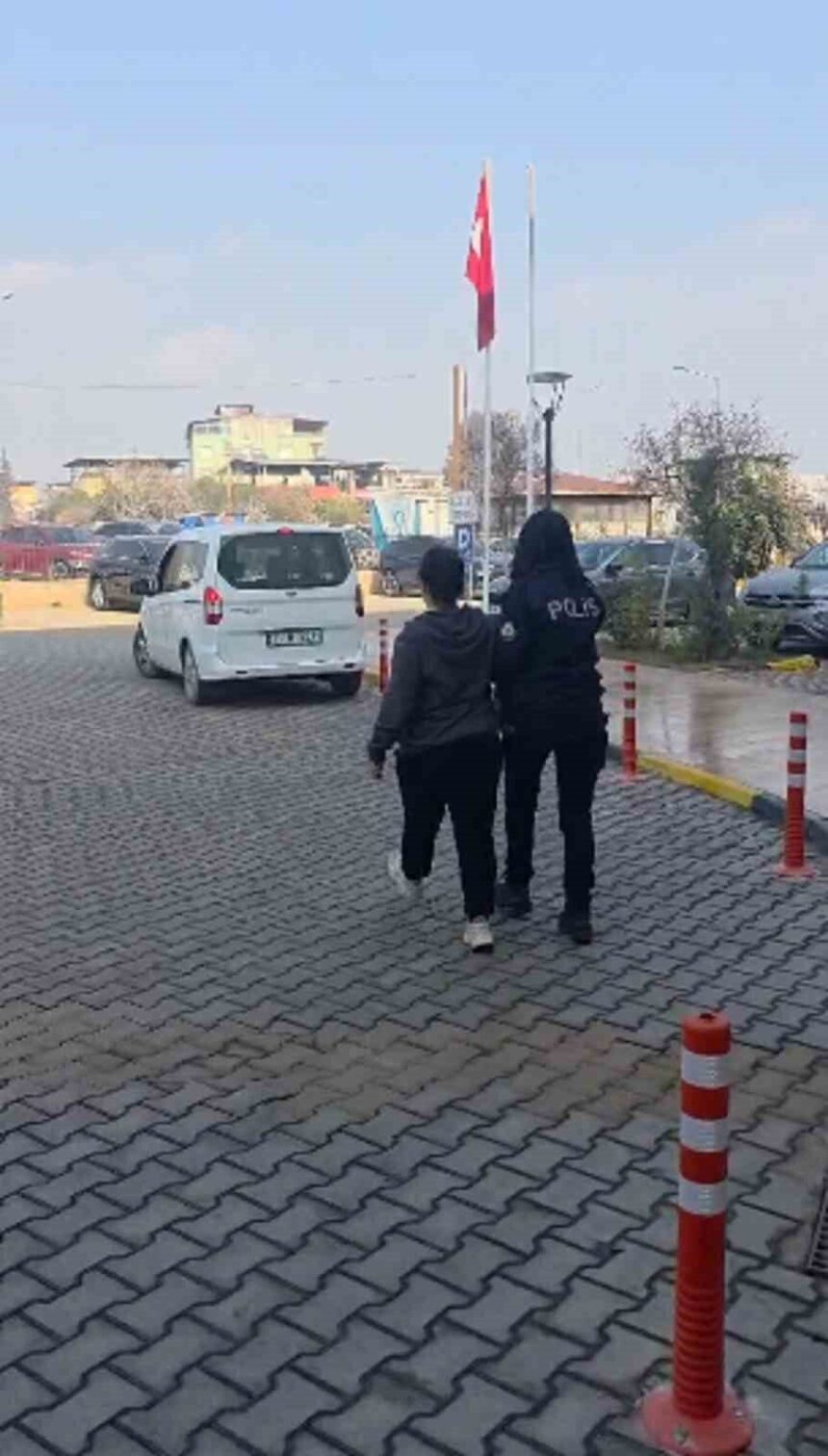 Kırıkhan’da aranan uyuşturucu suçlusu kadın yakalandı, cezası 3 yıl 5 ay.