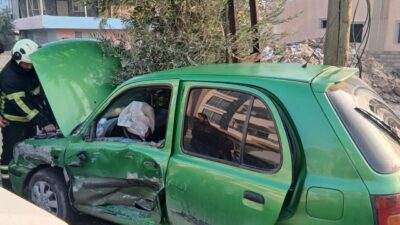 Hatay'ın Kırıkhan ilçesi Gazi Mahallesi'nde bir kamyonet otomobille çarpıştı; kazada