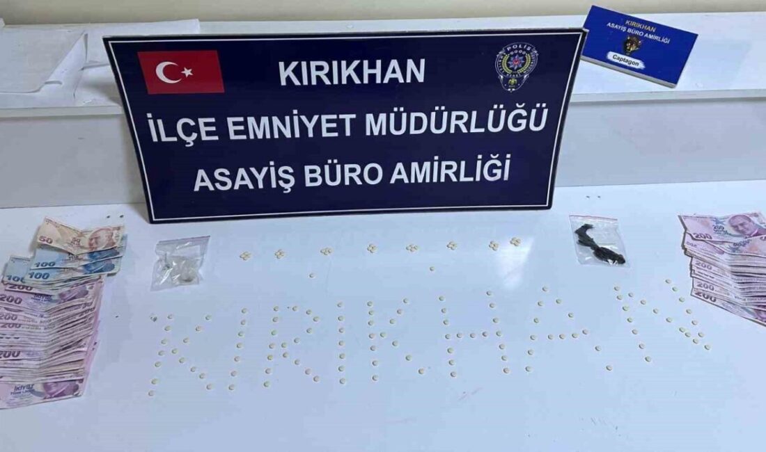 Kırıkhan’da Uyuşturucu ile Yakalanan Şahıs Tutuklandı Hatay'ın Kırıkhan ilçesinde, uyuşturucu madde bulunduran İsmail H. emniyet ekipleri