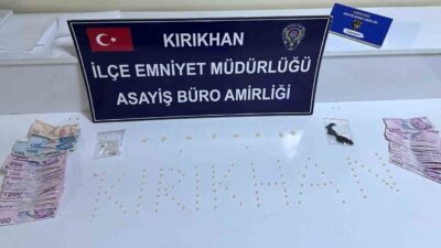 Hatay'ın Kırıkhan ilçesinde, uyuşturucu madde bulunduran İsmail H. emniyet ekipleri