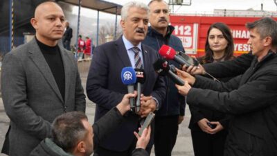 Kırıkkale Valisi Mehmet Makas, Organize Sanayi Bölgesi'ndeki kimya fabrikasında çıkan