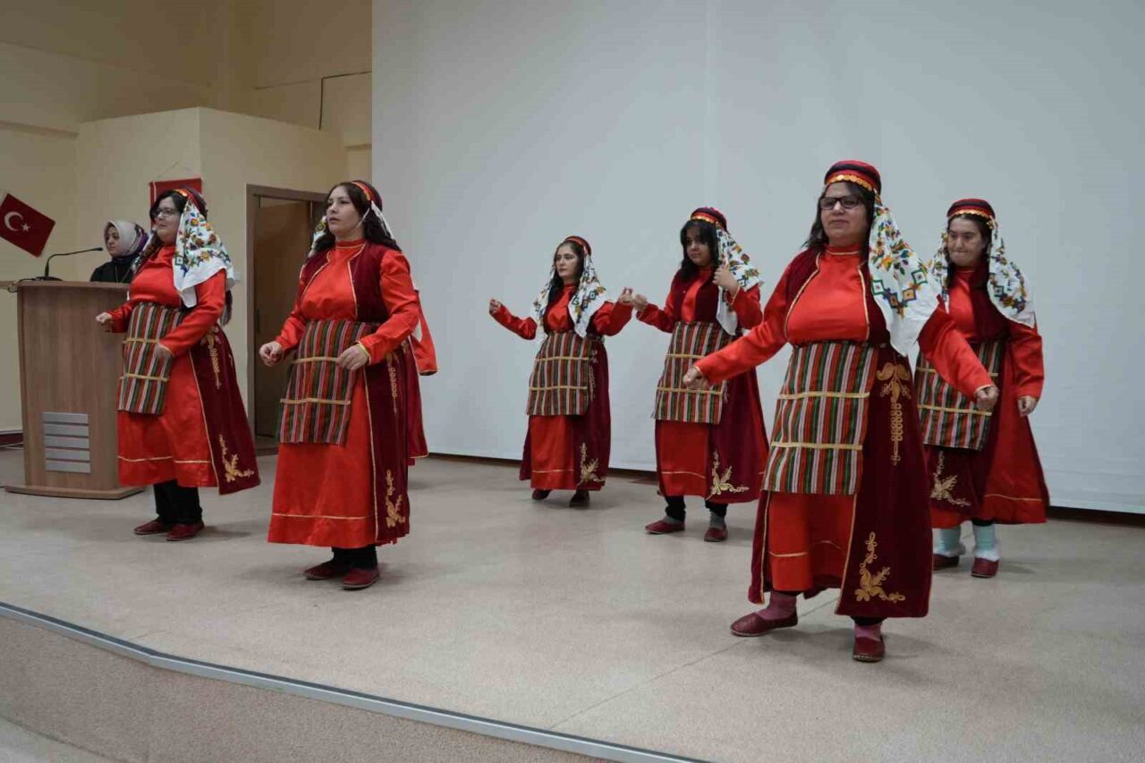 Kırıkkale'de 3 Aralık Dünya Engelliler Günü dolayısıyla düzenlenen etkinlikte, özel