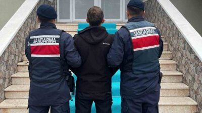 Kırıkkale’de Jandarma, Aranan İki Hükümlüyü Yakalayarak Cezaevine Gönderdi Kırıkkale'de jandarma, aranan iki şahsı yakaladı. M.A. (29) ve M.A.