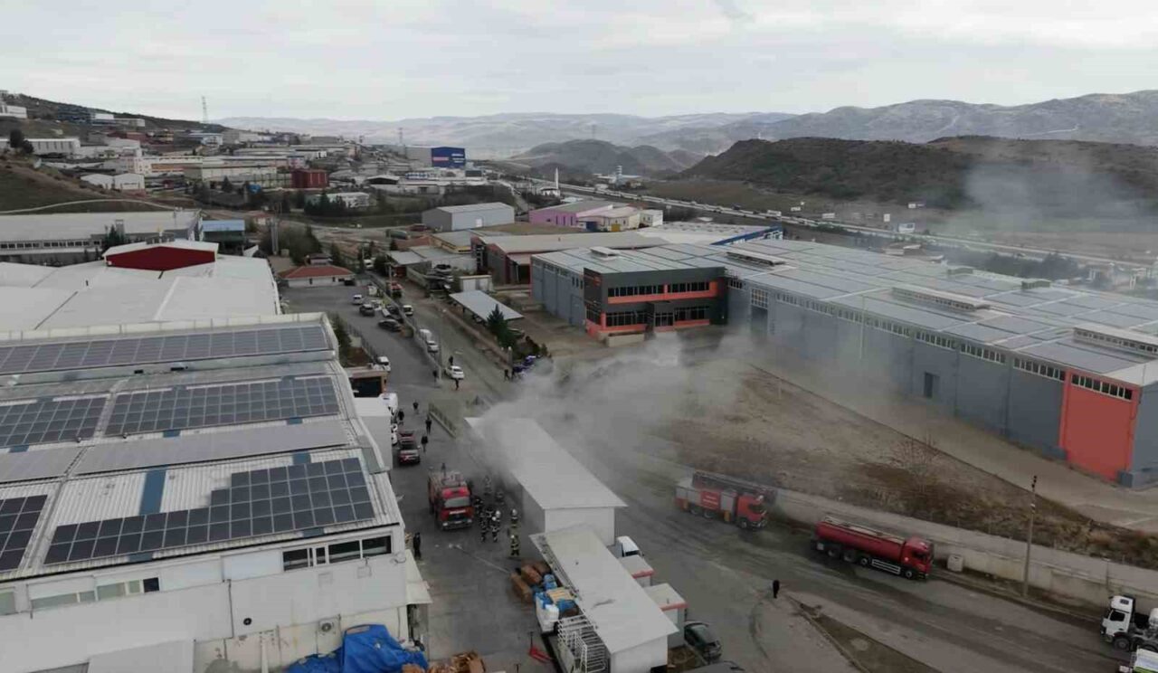 Kırıkkale’nin Yahşihan ilçesindeki kimya fabrikasında süren yangın sırasında, Alfa Solar