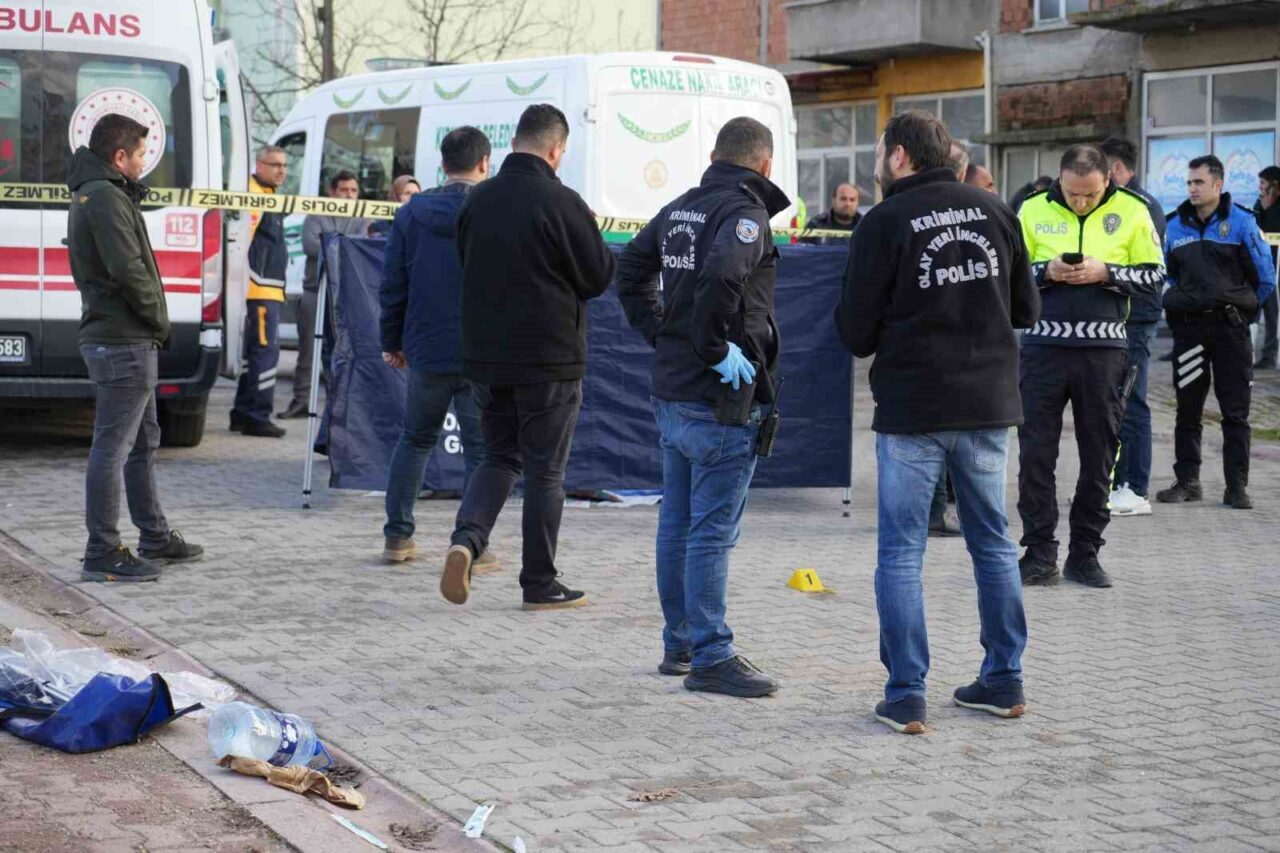 Kırıkkale’de Kamyonun Çarptığı Yaşlı Kadın Hayatını Kaybetti Kırıkkale'de 78 yaşındaki Nuriye Can, Etiler Mahallesi'nde yolun karşısına geçerken