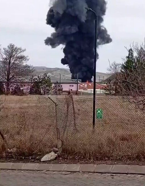 Kırıkkale'nin Yahşihan ilçesindeki Bahadır Kimya fabrikasında, henüz nedeni bilinmeyen bir